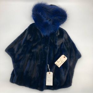 NEW! Beautifully Canadian Dyed Blue Mink Hooded Stole - Size 10